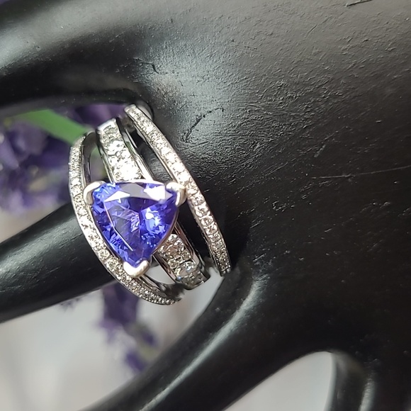 ***SOLD*** CUSTOM MADE 14KT WHITE GOLD DIAMOND AND TANZINITE RING - Picture 1 of 15